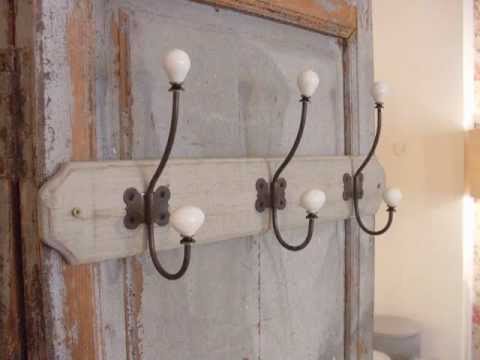 Percheros y perchas de pared
