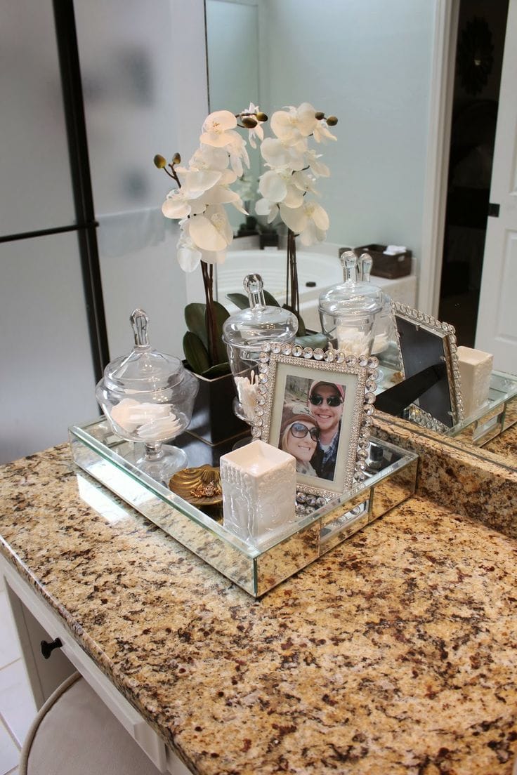 Bathroom Vanity Decorating Ideas - Navy Bathroom Decorating Ideas : Graphic overlays on the drawer fronts and a coat of bold red color add drama.