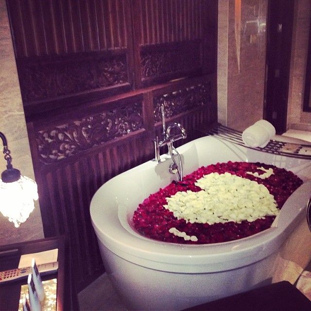 Romantic Bathroom Ideas : 20 Valentine S Day Bathroom Decor Magzhouse / But if you want a pleasant surprise to succeed, it is necessary to properly prepare.